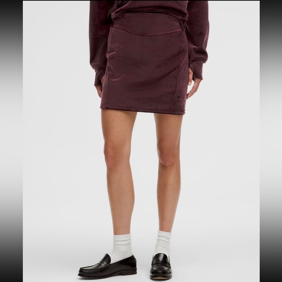 Lululemon Scuba HR Mini Skirt *Velvet in garnet